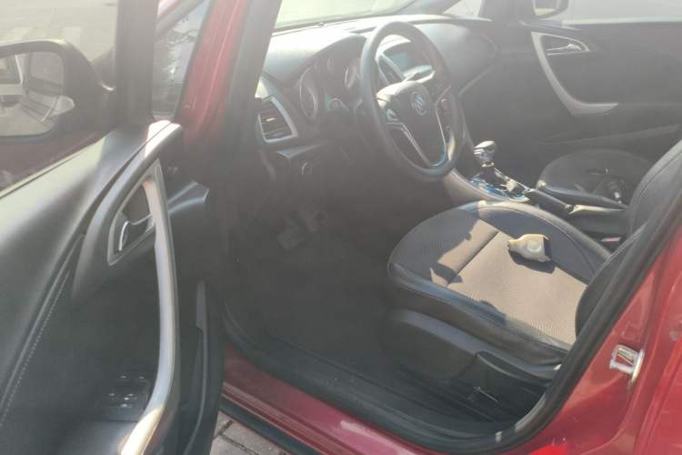 Used Buick GT 2012 XT 1.6L Automatic Fashion Edition Driver Seat