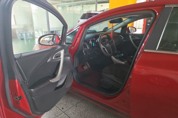 Used Buick GT 2012 XT 1.6L Automatic Fashion Edition Driver Seat