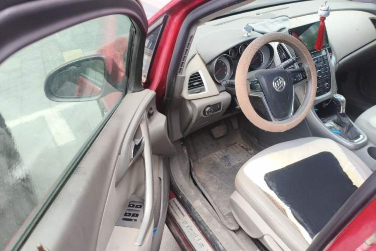 Used Buick GT 2012 XT 1.6L Automatic Fashion Edition Driver Seat