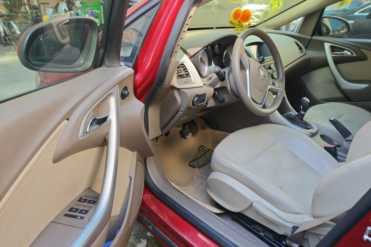 Used Buick GT 2012 GT 1.6L Manual Entry-Level Model Driver Seat