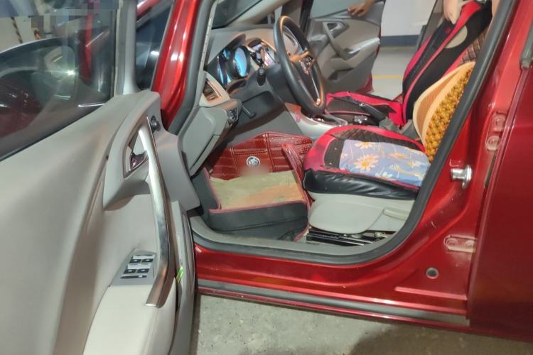 Used Buick GT 2012 XT 1.6L Automatic Fashion Edition Driver Seat