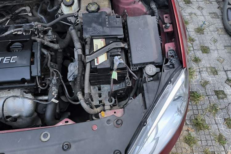Used Buick GT 2012 GT 1.6L Manual Entry-Level Model Engine Bay Left