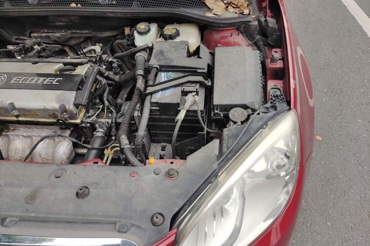 Used Buick GT 2012 GT 1.6L Automatic Fashion Edition Engine Bay Left