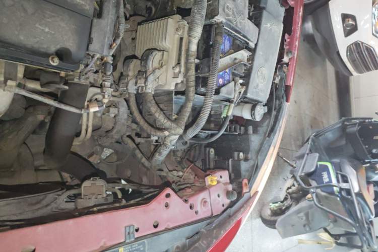Used Buick GT 2012 XT 1.6L Automatic Fashion Edition Engine Bay Left