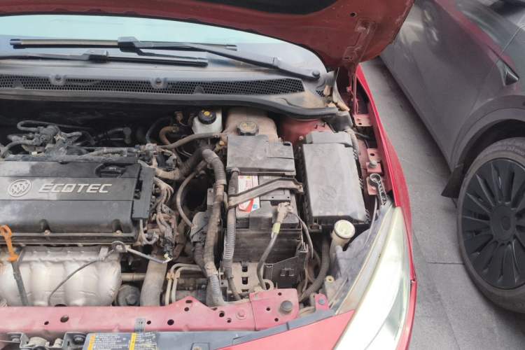 Used Buick GT 2012 XT 1.6L Automatic Fashion Edition Engine Bay Left
