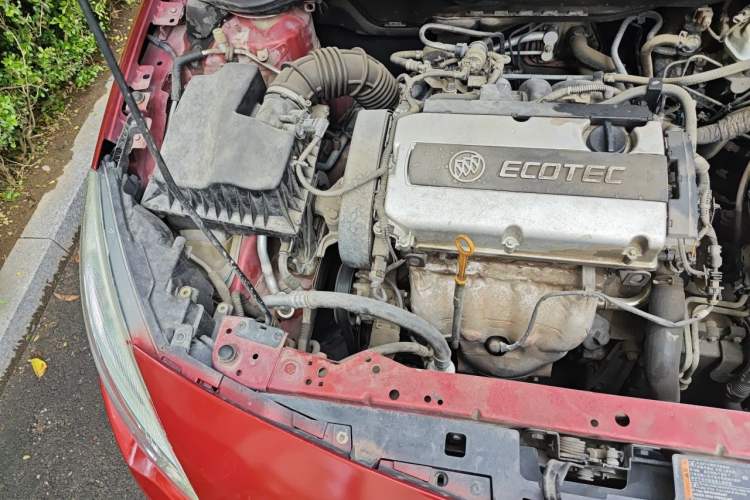 Used Buick GT 2012 XT 1.6L Automatic Fashion Edition Engine Bay Right