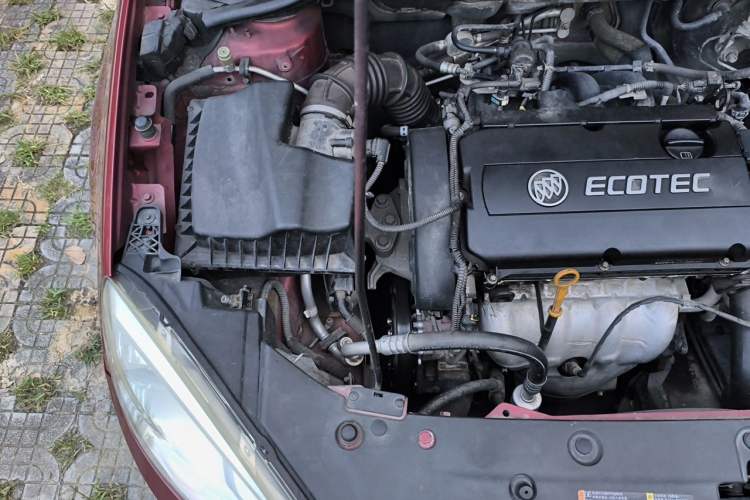 Used Buick GT 2012 GT 1.6L Manual Entry-Level Model Engine Bay Right