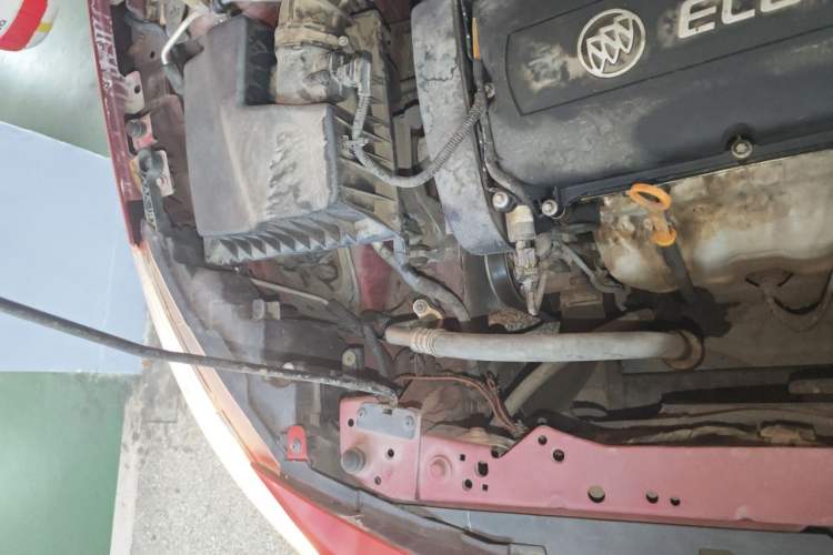 Used Buick GT 2012 XT 1.6L Automatic Fashion Edition Engine Bay Right