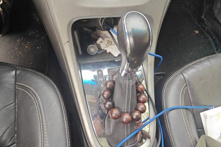 Used Buick GT 2012 GT 1.8L Automatic Fashionable Leather Edition Gear Lever