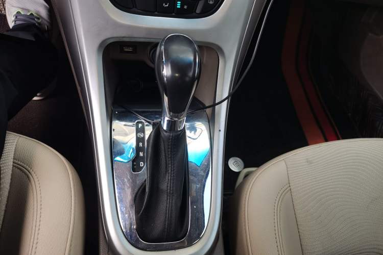Used Buick GT 2012 GT 1.6L Automatic Fashion Edition Gear Lever