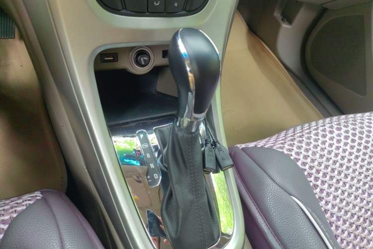 Used Buick GT 2012 GT 1.6L Automatic Fashion Edition Gear Lever