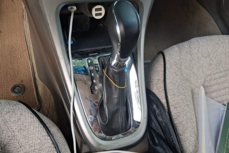 Used Buick GT 2012 GT 1.6L Automatic Fashion Edition Gear Lever