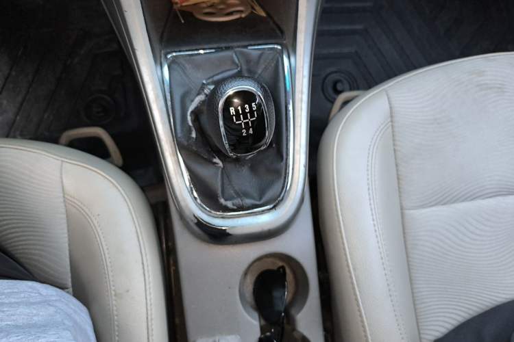 Used Buick GT 2012 GT 1.6L Manual Entry-Level Model Gear Lever