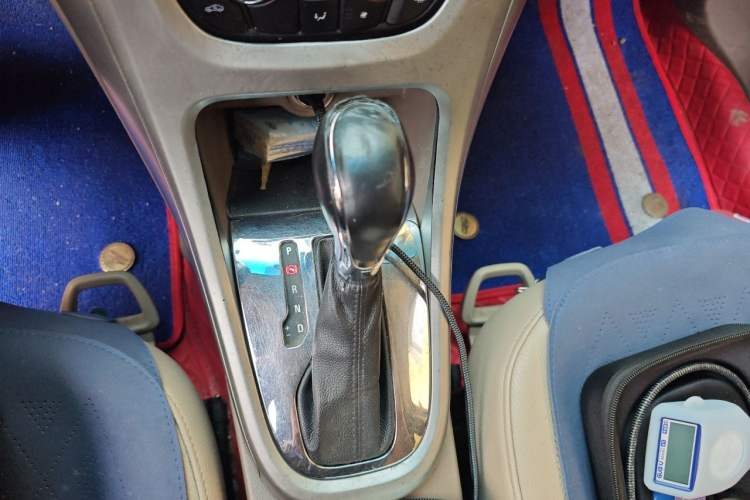Used Buick GT 2012 GT 1.6L Automatic Fashion Edition Gear Lever