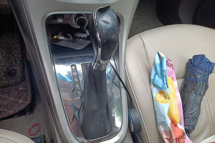 Used Buick GT 2012 GT 1.8L Automatic Fashionable Leather Edition Gear Lever