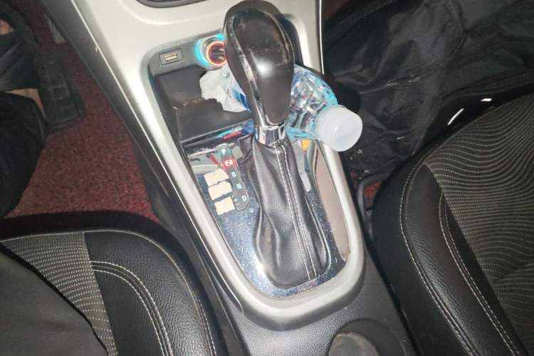 Used Buick GT 2012 XT 1.6L Automatic Fashion Edition Gear Lever