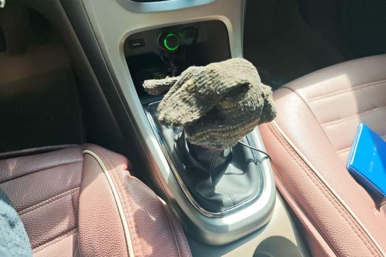 Used Buick GT 2012 GT 1.6L Manual Entry-Level Model Gear Lever