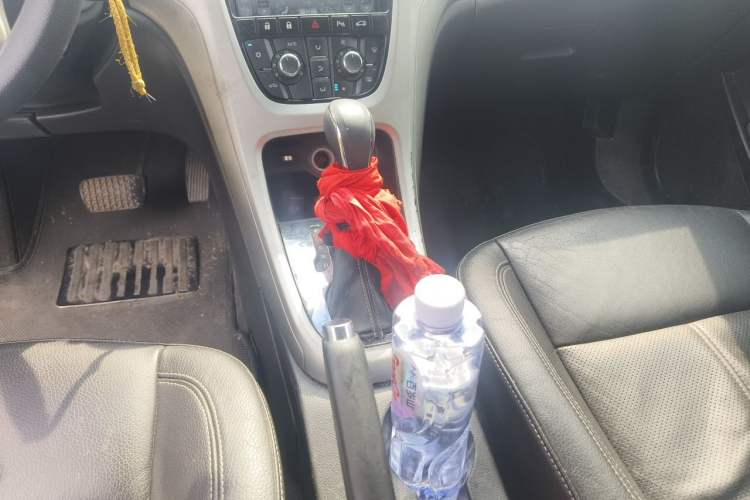Used Buick GT 2012 GT 1.8L Automatic Fashionable Leather Edition Gear Lever