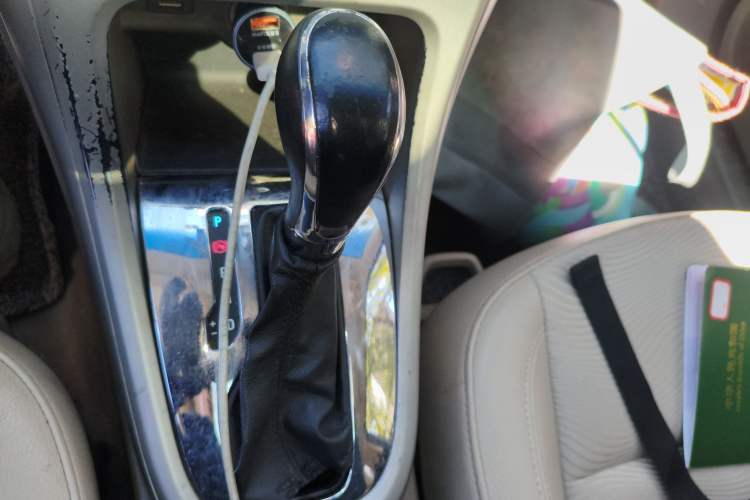 Used Buick GT 2012 GT 1.6L Automatic Fashion Edition Gear Lever