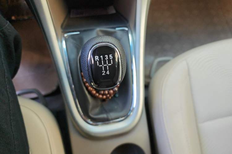 Used Buick GT 2012 GT 1.6L Manual Entry-Level Model Gear Lever