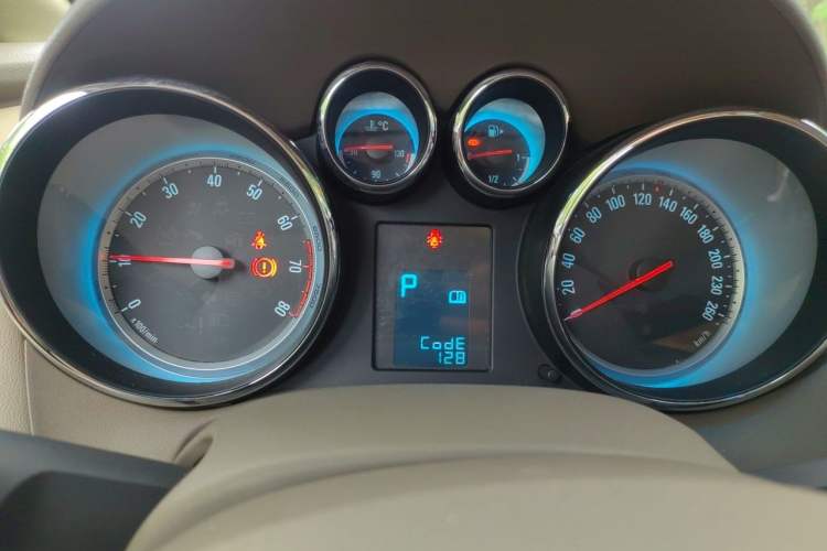 Used Buick GT 2012 GT 1.6L Automatic Fashion Edition Instrument Cluster
