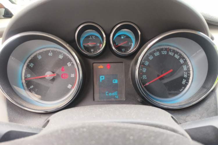 Used Buick GT 2012 XT 1.6L Automatic Fashion Edition Instrument Cluster