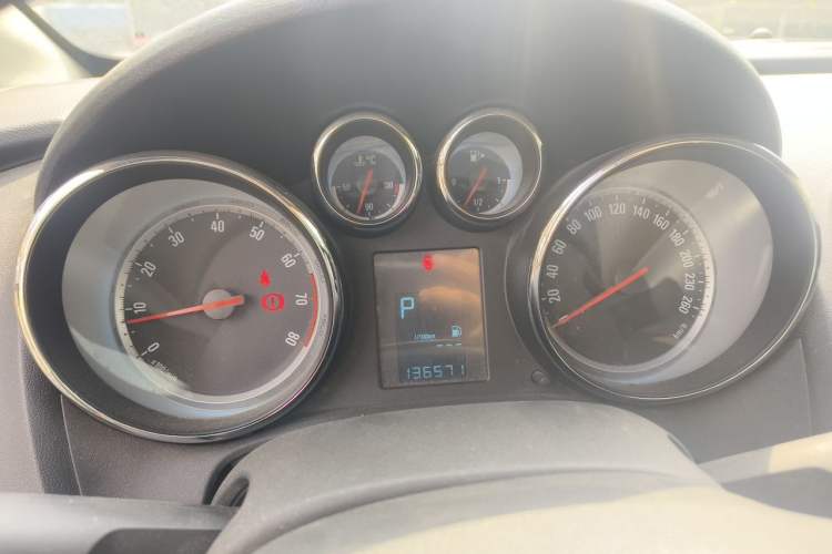 Used Buick GT 2012 GT 1.8L Automatic Fashionable Leather Edition Instrument Cluster