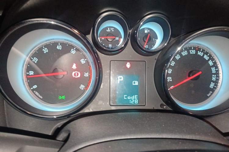 Used Buick GT 2012 XT 1.6L Automatic Fashion Edition Instrument Cluster