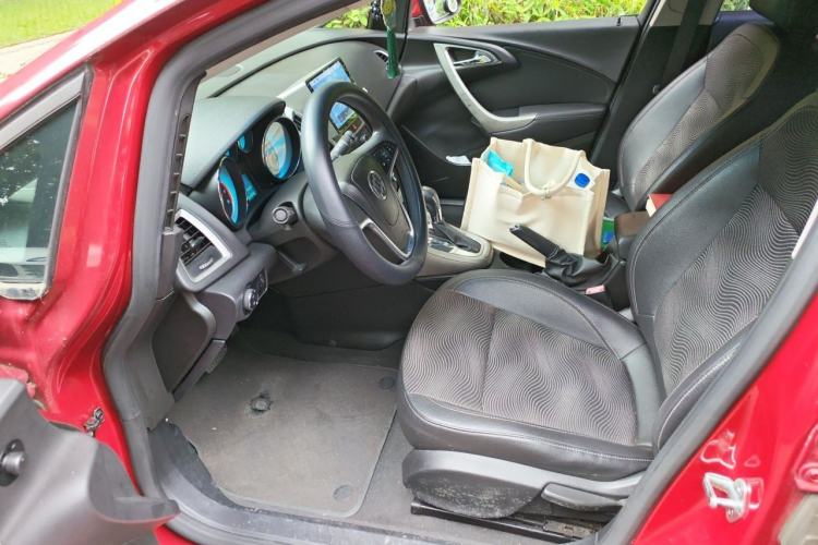 Used Buick GT 2012 XT 1.6L Automatic Fashion Edition Left Front Seat