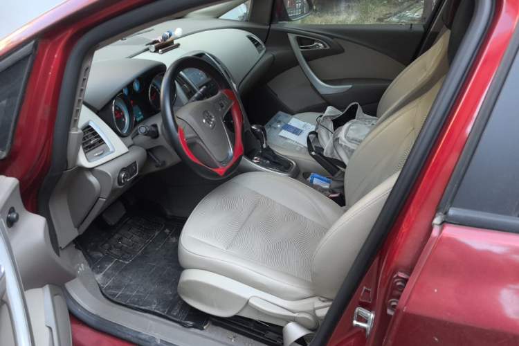 Used Buick GT 2012 GT 1.6L Automatic Fashion Edition Left Front Seat