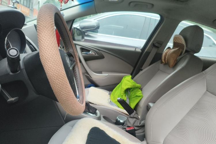 Used Buick GT 2012 XT 1.6L Automatic Fashion Edition Left Front Seat