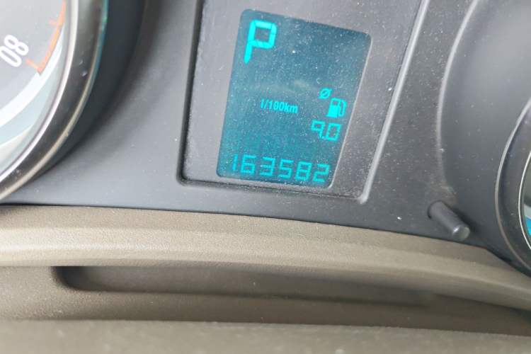 Used Buick GT 2012 GT 1.6L Automatic Fashion Edition Odometer Close Up