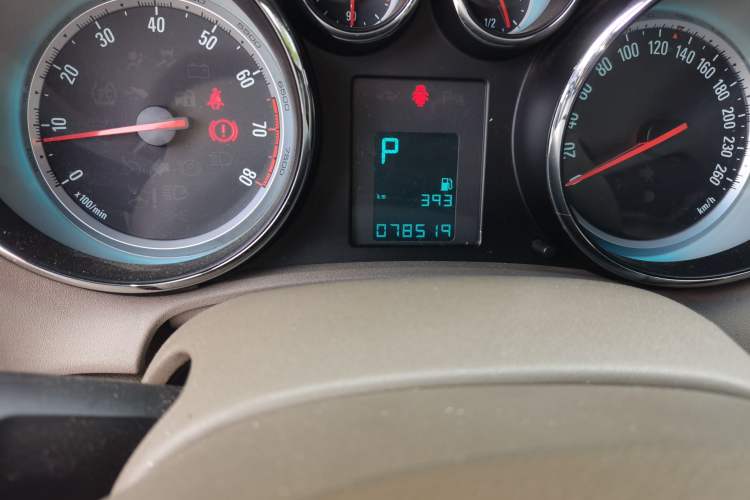 Used Buick GT 2012 GT 1.6L Automatic Fashion Edition Odometer Close Up