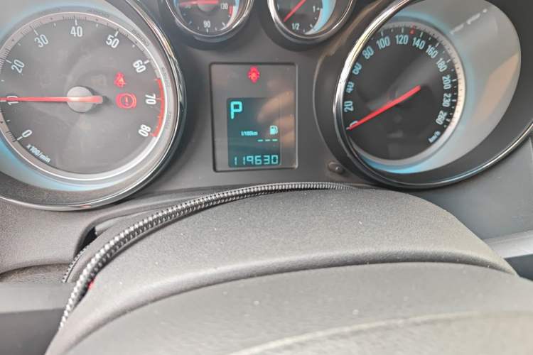 Used Buick GT 2012 XT 1.6L Automatic Fashion Edition Odometer Close Up
