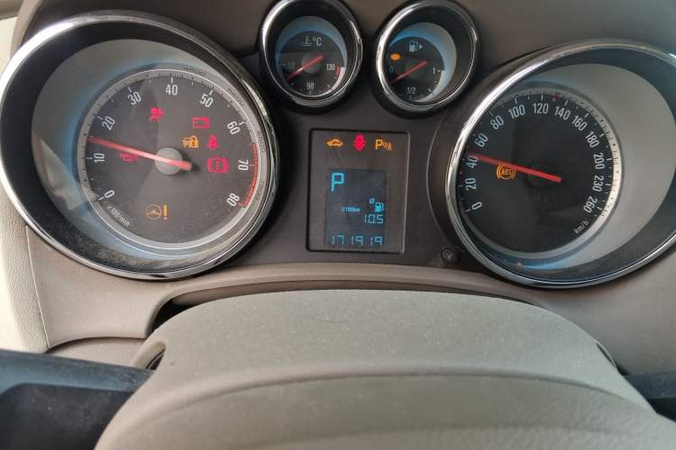 Used Buick GT 2012 GT 1.6L Automatic Fashion Edition Odometer Close Up