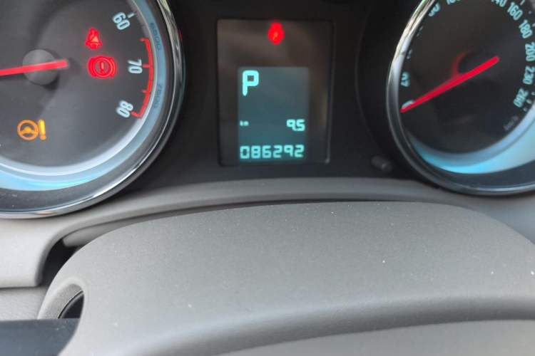 Used Buick GT 2012 GT 1.6L Automatic Fashion Edition Odometer Close Up