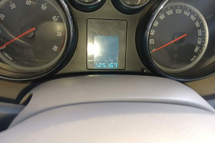 Used Buick GT 2012 GT 1.6L Manual Comfort Edition Odometer Close Up
