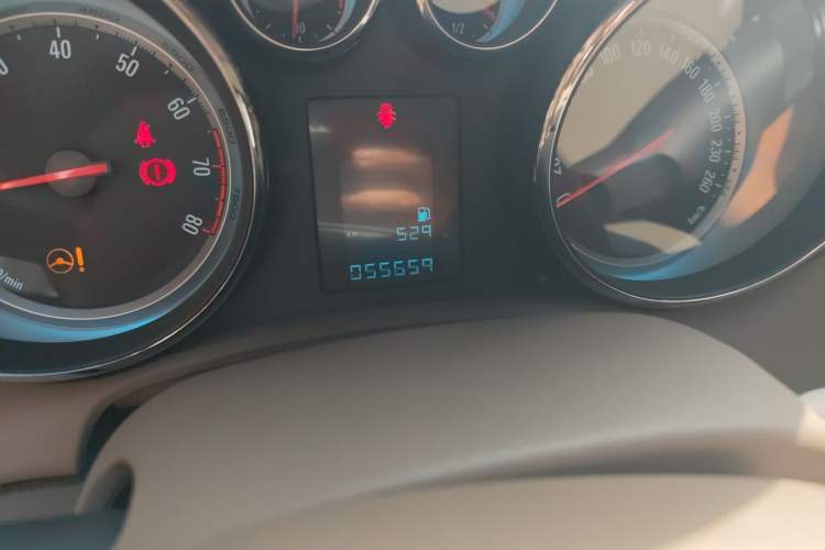 Used Buick GT 2012 GT 1.6L Manual Entry-Level Model Odometer Close Up