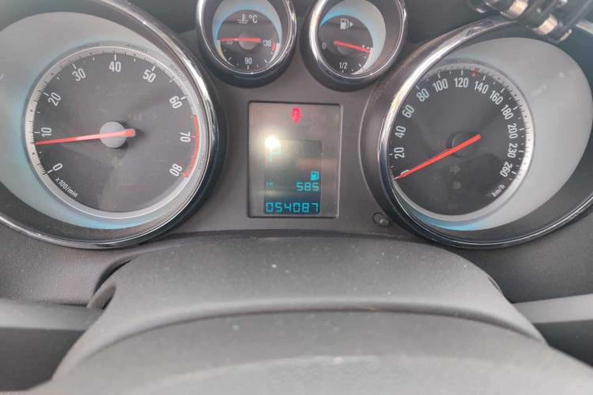 Used Buick GT 2012 GT 1.8L Automatic Fashionable Leather Edition Odometer Close Up