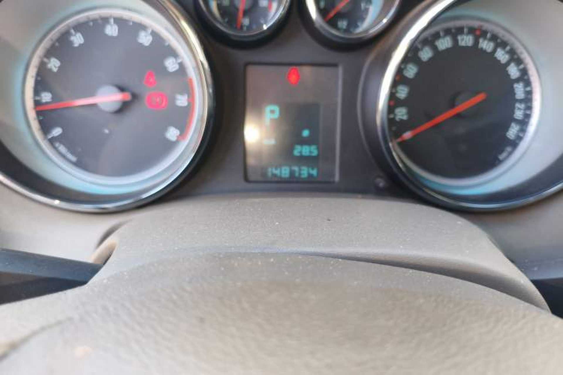Used Buick GT 2012 GT 1.6L Automatic Fashion Edition Odometer Close Up