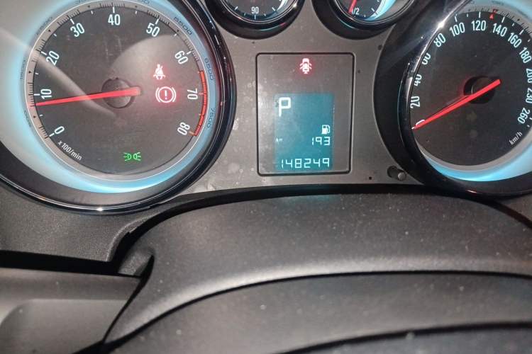 Used Buick GT 2012 XT 1.6L Automatic Fashion Edition Odometer Close Up
