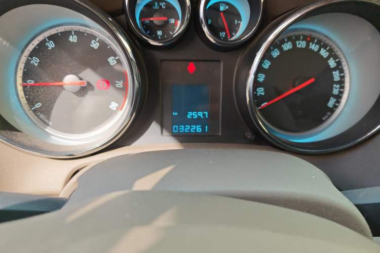 Used Buick GT 2012 GT 1.6L Manual Entry-Level Model Odometer Close Up