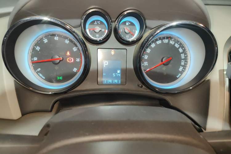 Used Buick GT 2012 XT 1.6L Automatic Fashion Edition Odometer Close Up