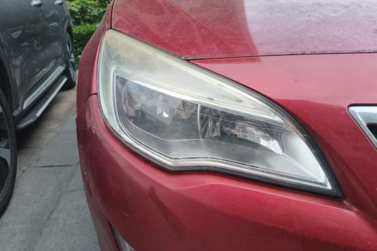 Used Buick GT 2012 XT 1.6L Automatic Fashion Edition Right Front Headlight