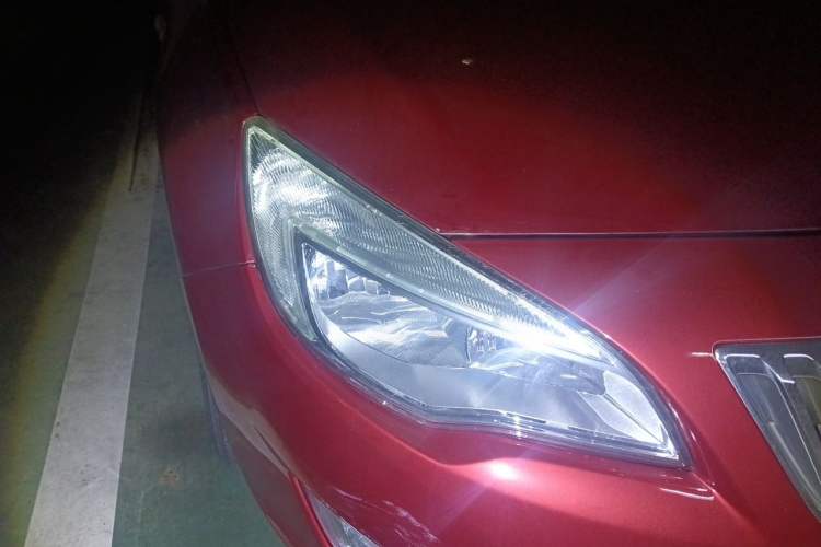 Used Buick GT 2012 XT 1.6L Automatic Fashion Edition Right Front Headlight