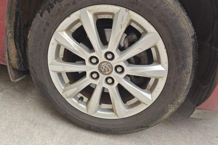 Used Buick GT 2012 GT 1.8L Automatic Fashionable Leather Edition Right Front Wheel Hub