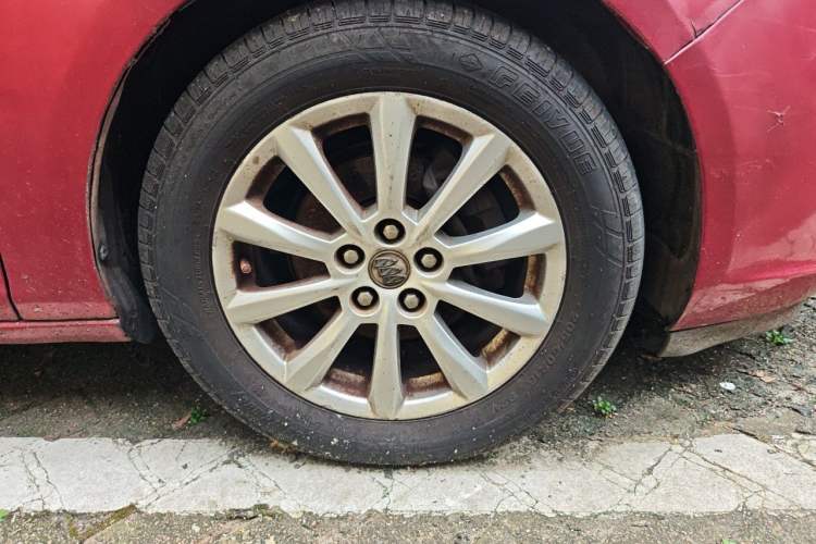 Used Buick GT 2012 GT 1.8L Automatic Fashionable Leather Edition Right Front Wheel Hub