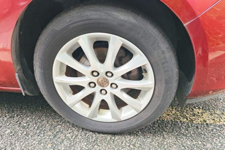 Used Buick GT 2012 XT 1.6L Automatic Fashion Edition Right Front Wheel Hub
