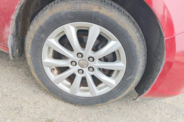 Used Buick GT 2012 GT 1.6L Automatic Fashion Edition Right Front Wheel Hub