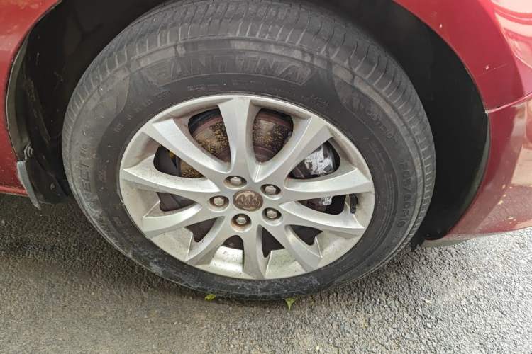Used Buick GT 2012 XT 1.6L Automatic Fashion Edition Right Front Wheel Hub